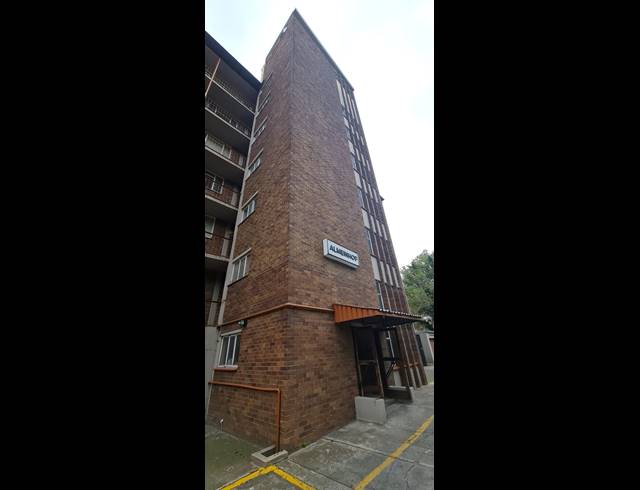 3 BEDROOM FLAT FOR SALE IN SASOLBURG CENTRAL